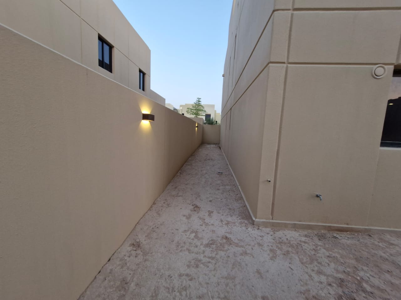  🏰 *Modern Luxury Villa in Sidra District – Roshn*  ✨ Elegantly Half-Furnished ✨